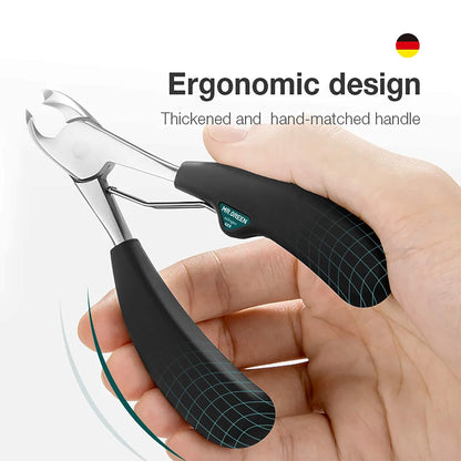 Alicate MR.GREEN para uñas encarnadas con mangos negros antideslizantes y resorte, sostenido en la mano para mayor control.