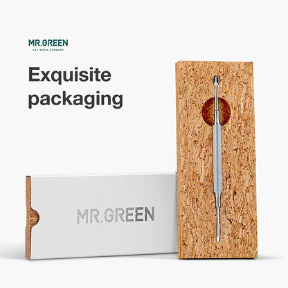 Confezione MR.GREEN dello strumento per unghie doppia testa in supporto effetto sughero con astuccio bianco; presentazione regalo.
