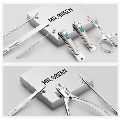 Kit de manicura MR.GREEN 9-en-1 en acero inoxidable: cortaúñas, alicate, tijeras, lima y pinzas en detalle sobre fondo gris.