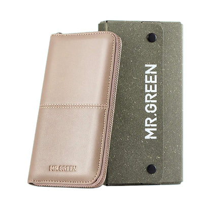 MR.GREEN luxury manicure set gift packaging — beige leather zip case beside green box; elegant, gift-ready presentation for premium grooming.